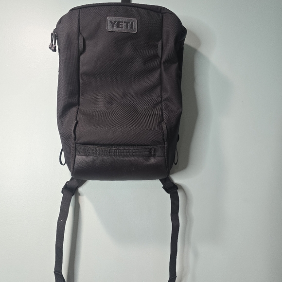Yeti Other - Yeti crossroads 22L Black Daypack Backpack